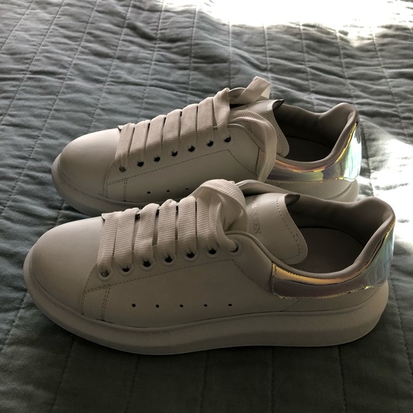 Alexander McQueen - Picture 1 of 16